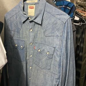 Moving sale 5Medium and 2 small button up shirts